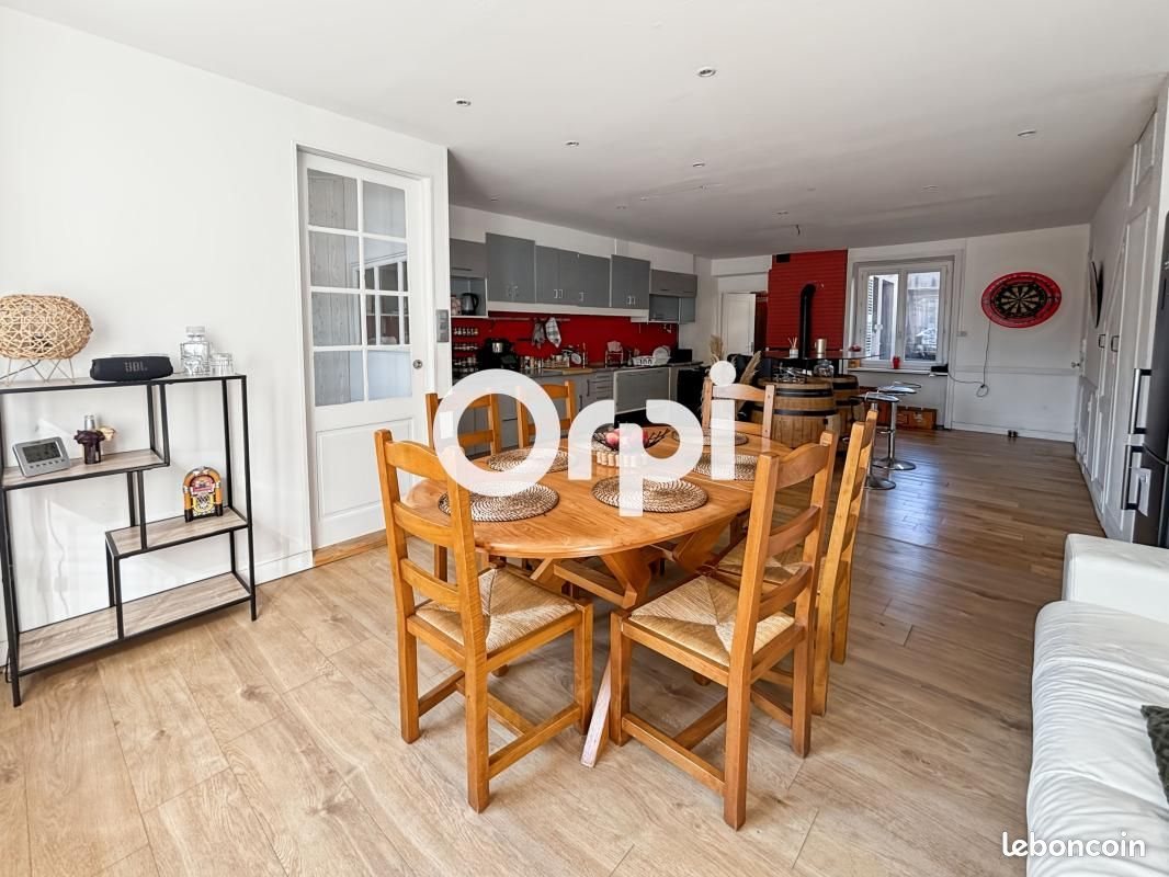 Maison à louer, 150m², Saint-Laurent-de-Chamousset
