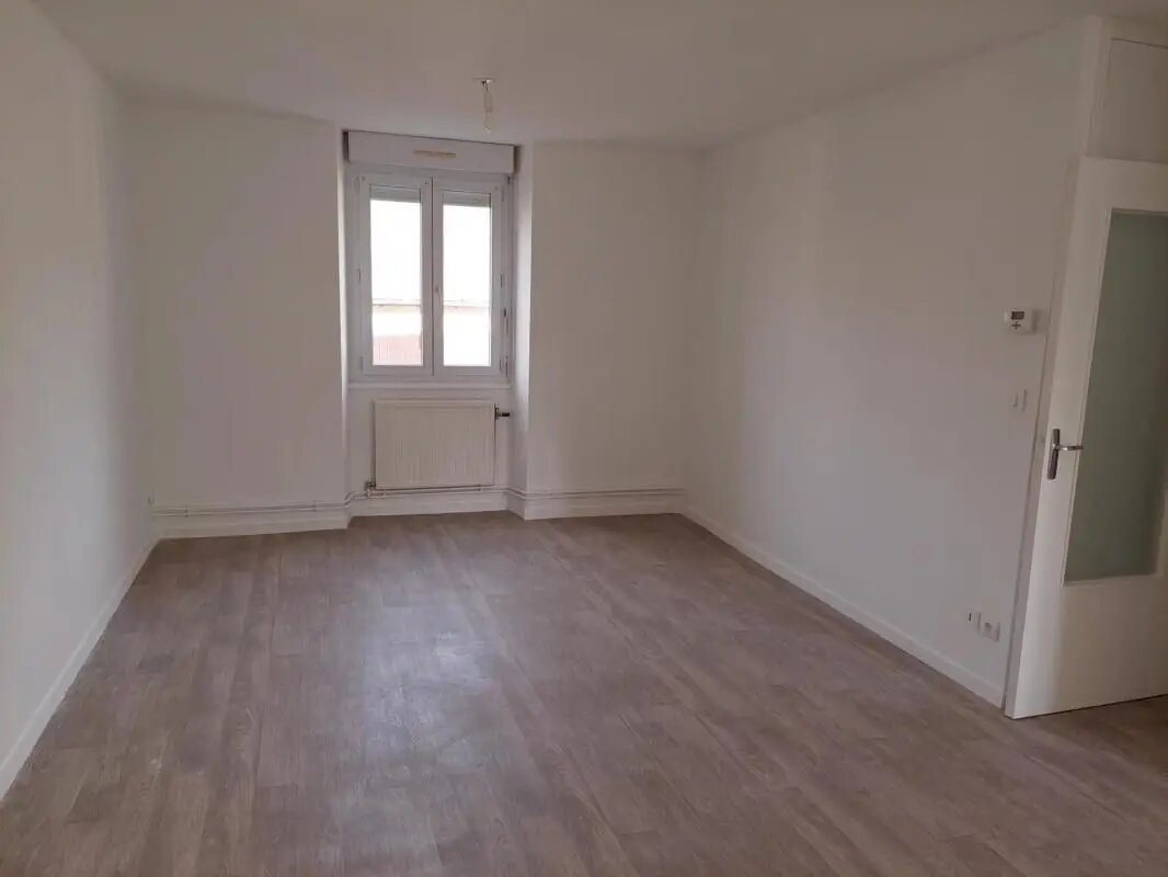 Appartement à louer, 98m², Saint-Denis-de-Cabanne