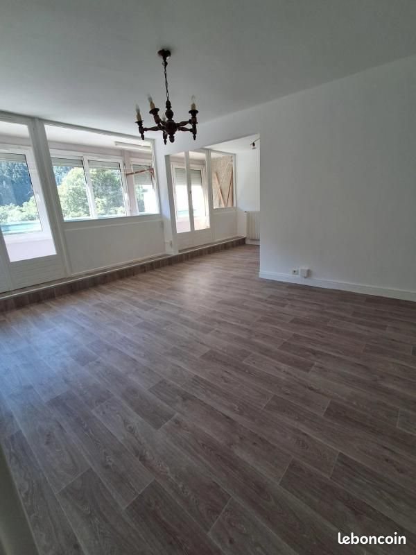 Appartement à louer, 81m², Bourg-Argental