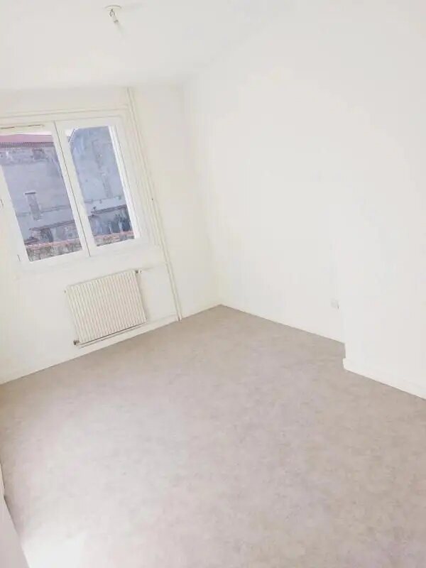 Appartement à louer, 76m², Saint-Bonnet-le-Château
