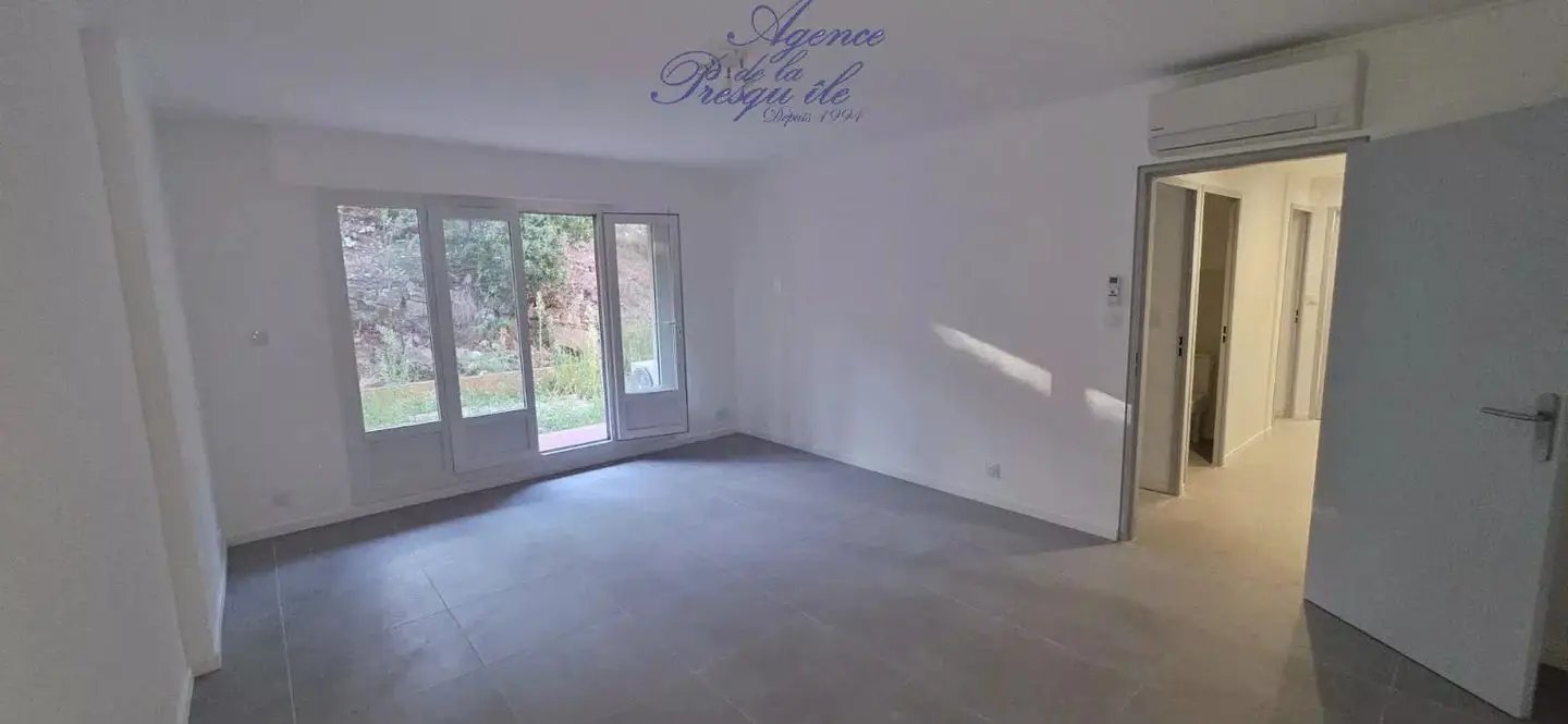 Appartement à louer, 2m², Hyères