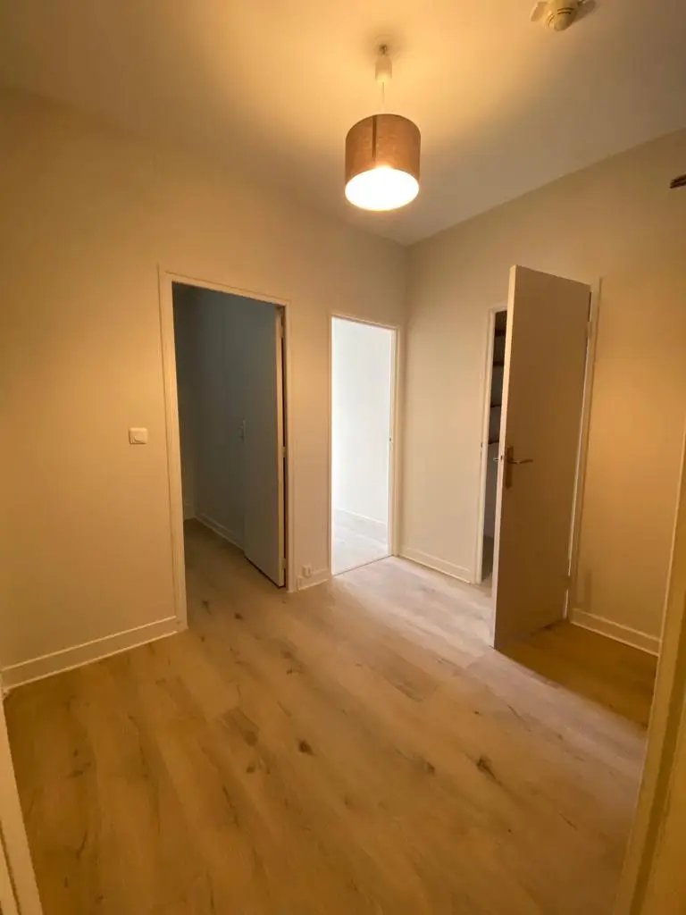 Appartement à louer, 52m², Courbevoie