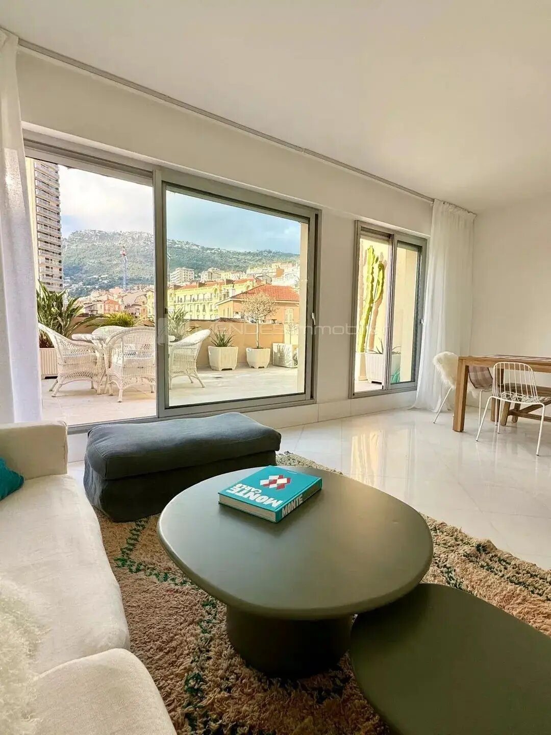 Appartement à louer, 66m², Beausoleil