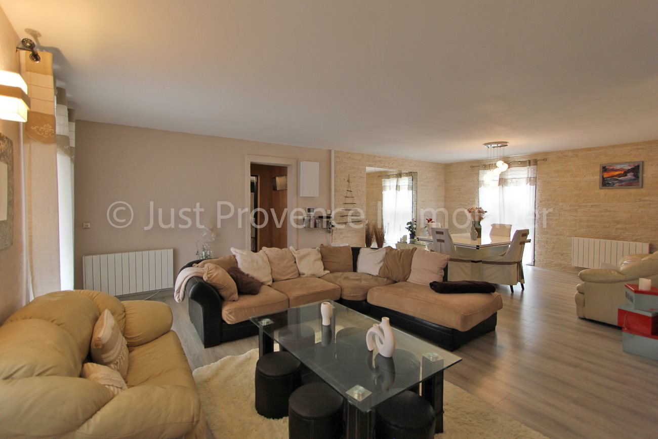 Maison à vendre, 142m², Caromb