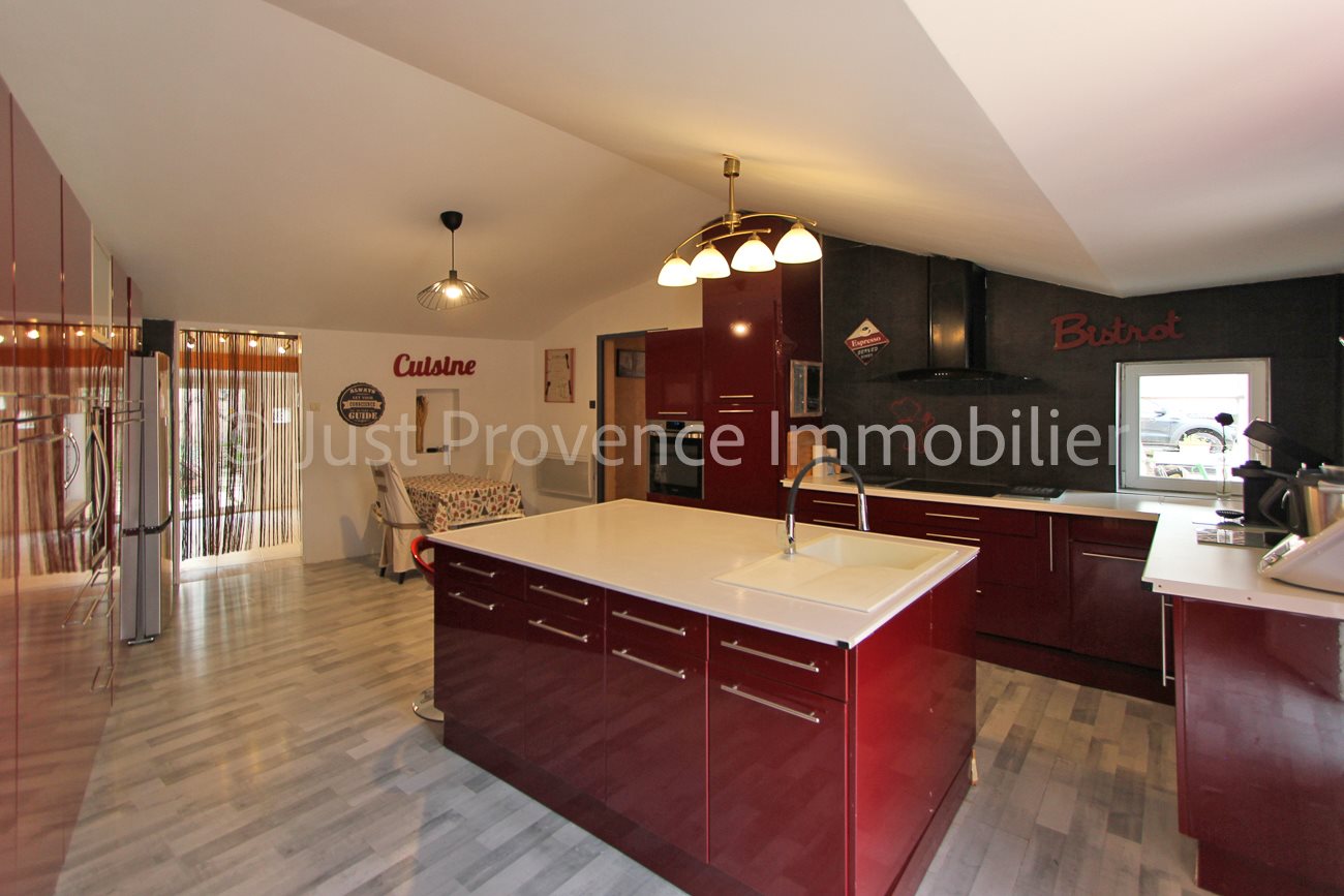 Maison à vendre, 142m², Caromb