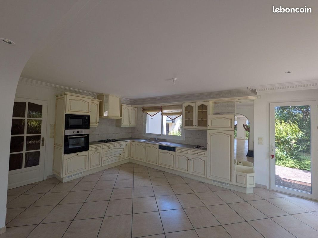 Maison à louer, 220m², Pont-Péan