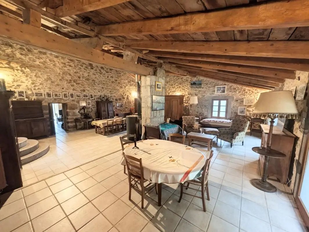 Maison à vendre, 220m², Alboussière