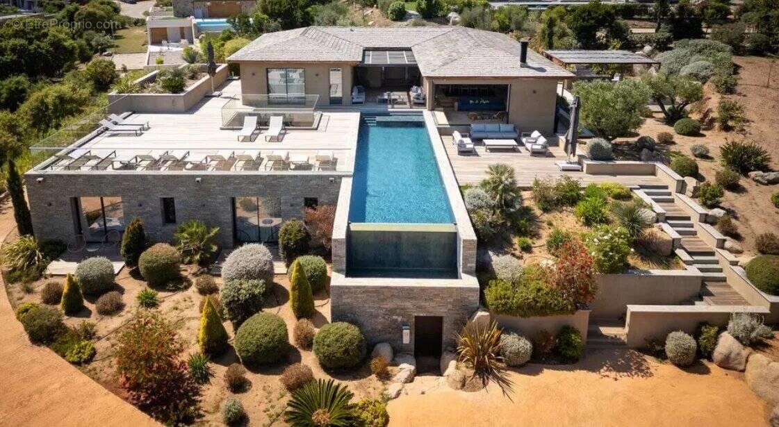 Maison à vendre, 249m², Sainte-Lucie de Porto-Vecchio