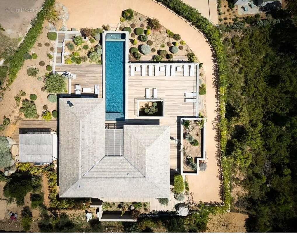 Maison à vendre, 249m², Sainte-Lucie de Porto-Vecchio