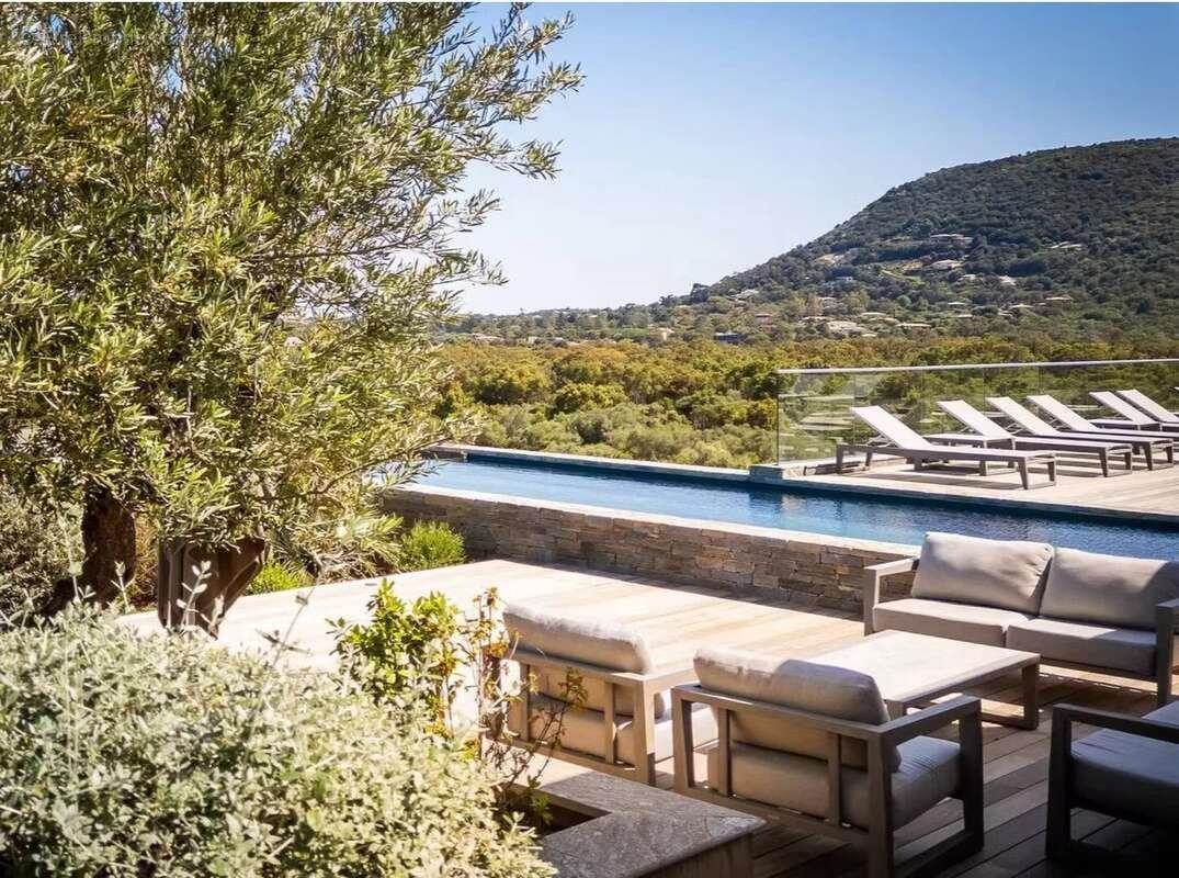 Maison à vendre, 249m², Sainte-Lucie de Porto-Vecchio