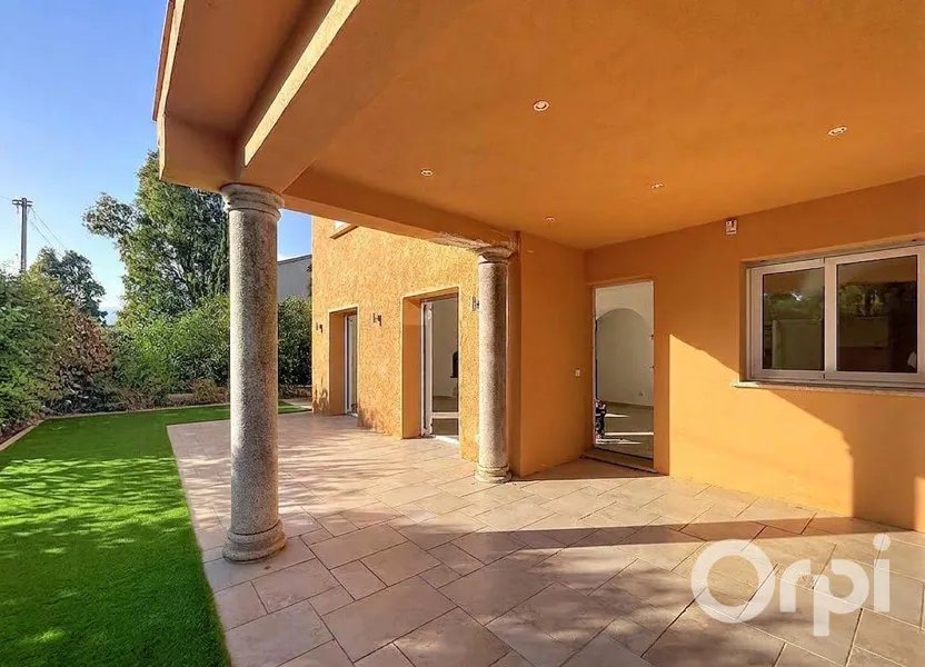 Maison à vendre, 135m², Lecci