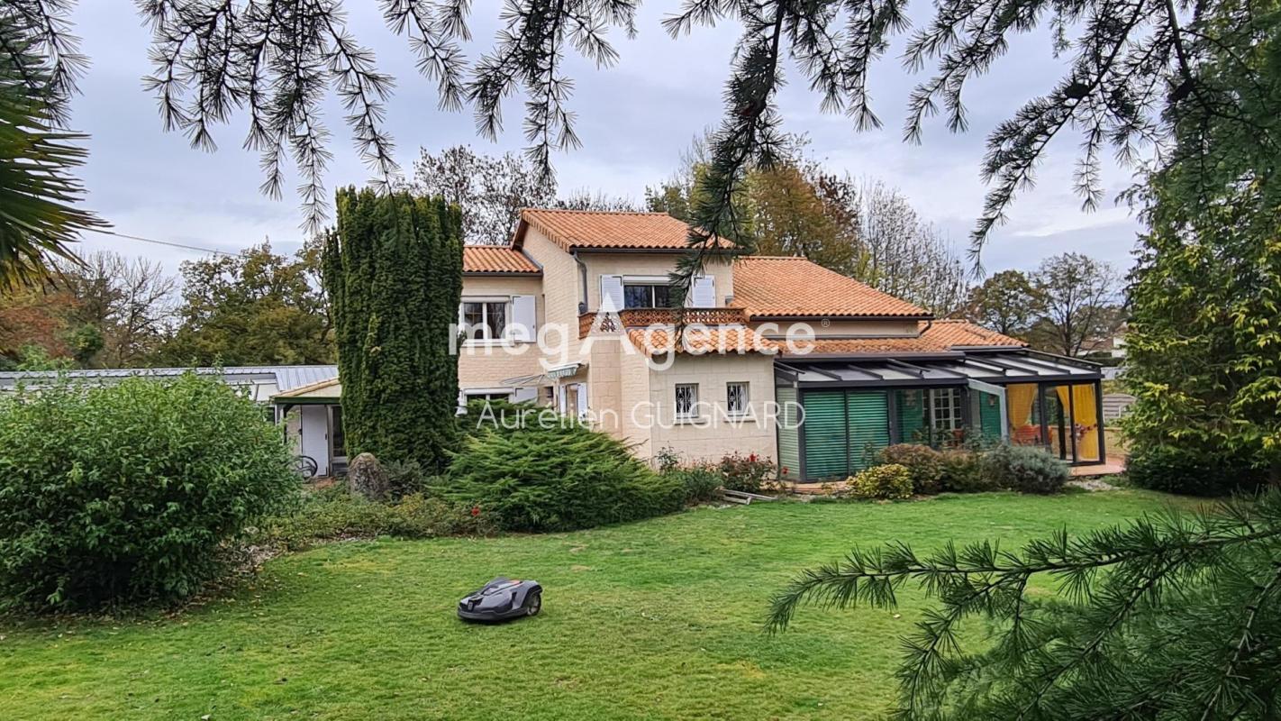 Maison à vendre, 164m², Bressuire