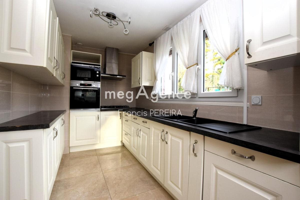 Maison à vendre, 122m², Nézel