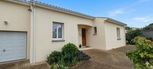 Maison 4 pièces 100 m² · à Saint-Georges-des-Coteaux · 100 m² · 329 500 €