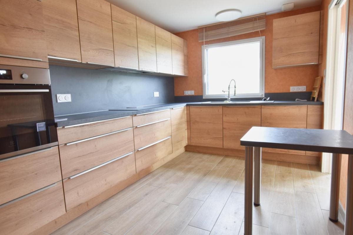 Maison à vendre, 112m², Plomodiern