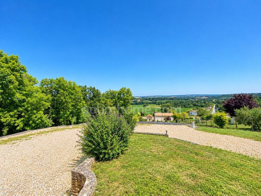Maison à vendre, 118m², Douzains