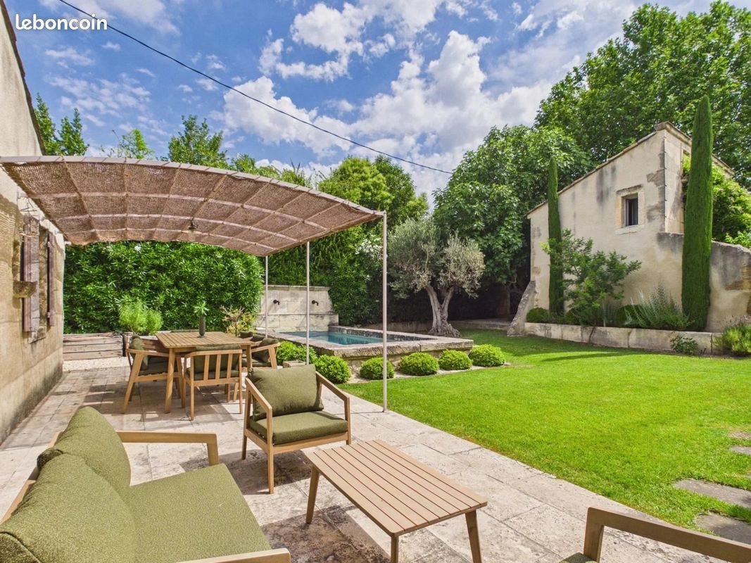 Maison à louer, 260m², Mouriès