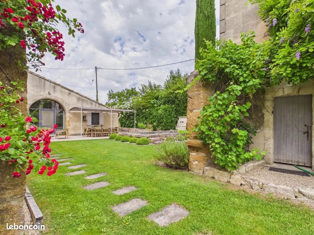 Maison à louer, 260m², Mouriès