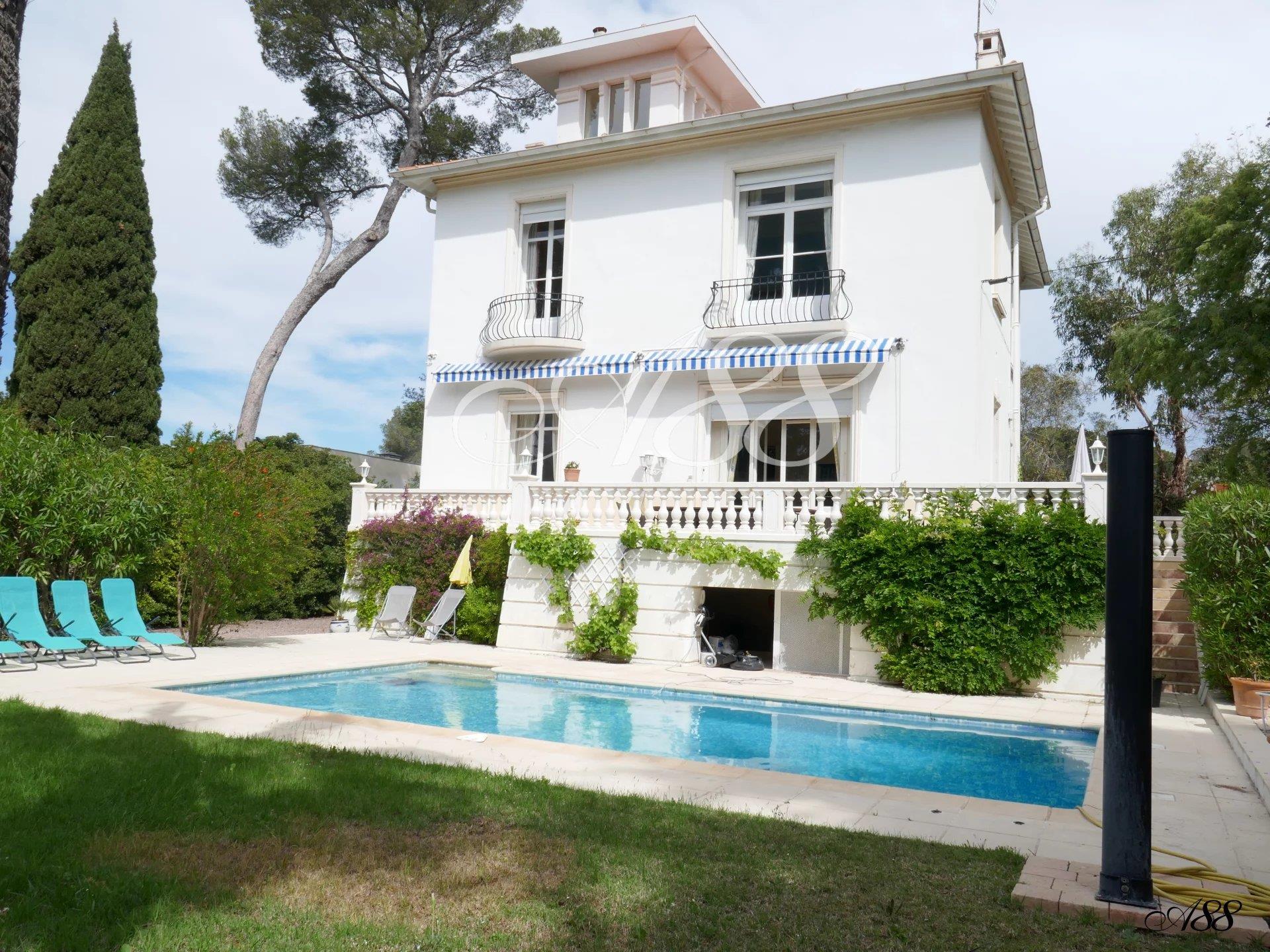 Maison à vendre, 360m², Saint-Raphaël