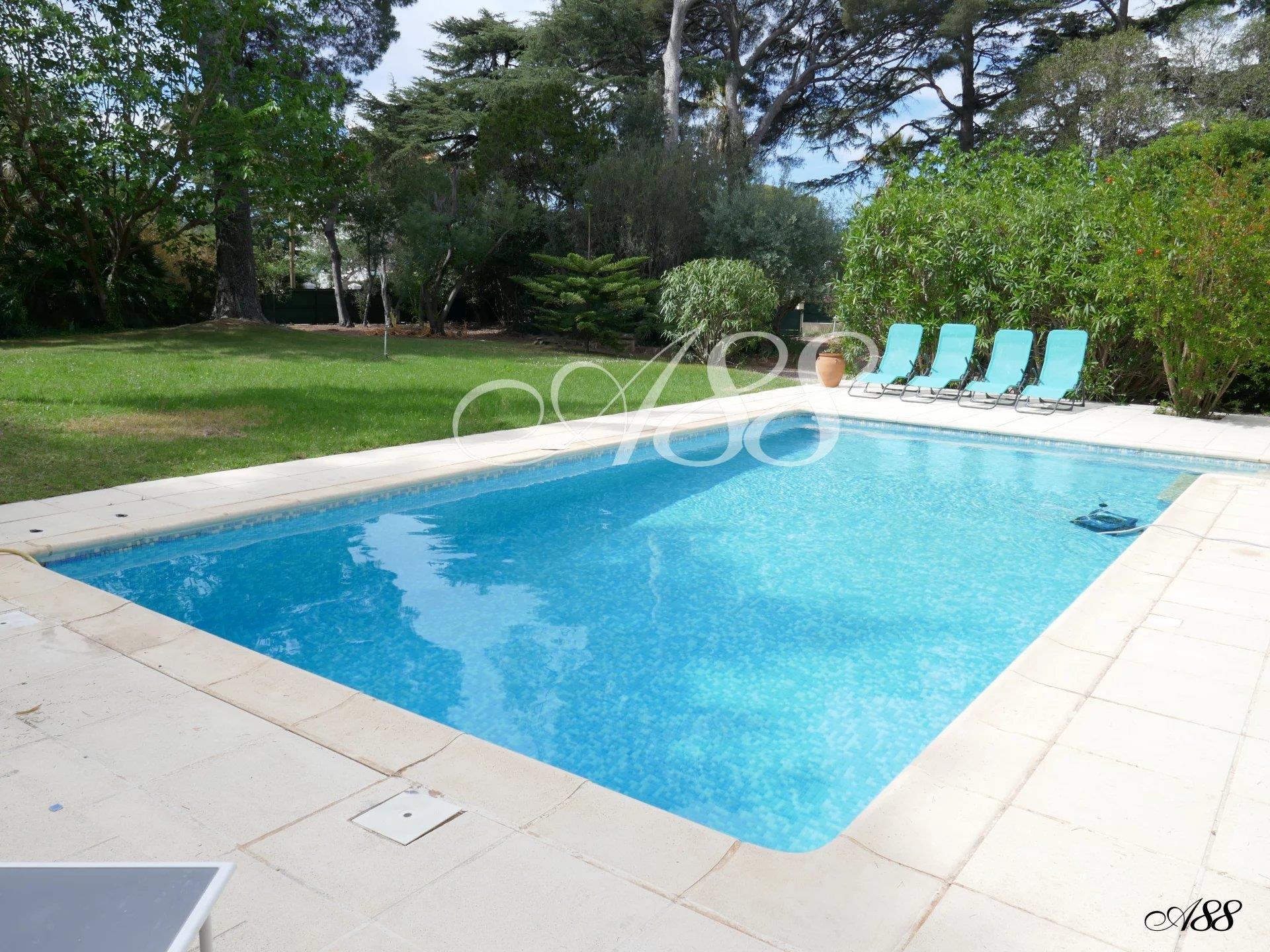 Maison à vendre, 360m², Saint-Raphaël