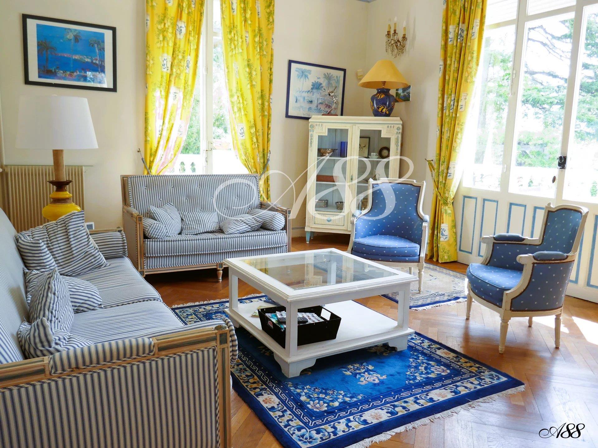 Maison à vendre, 360m², Saint-Raphaël