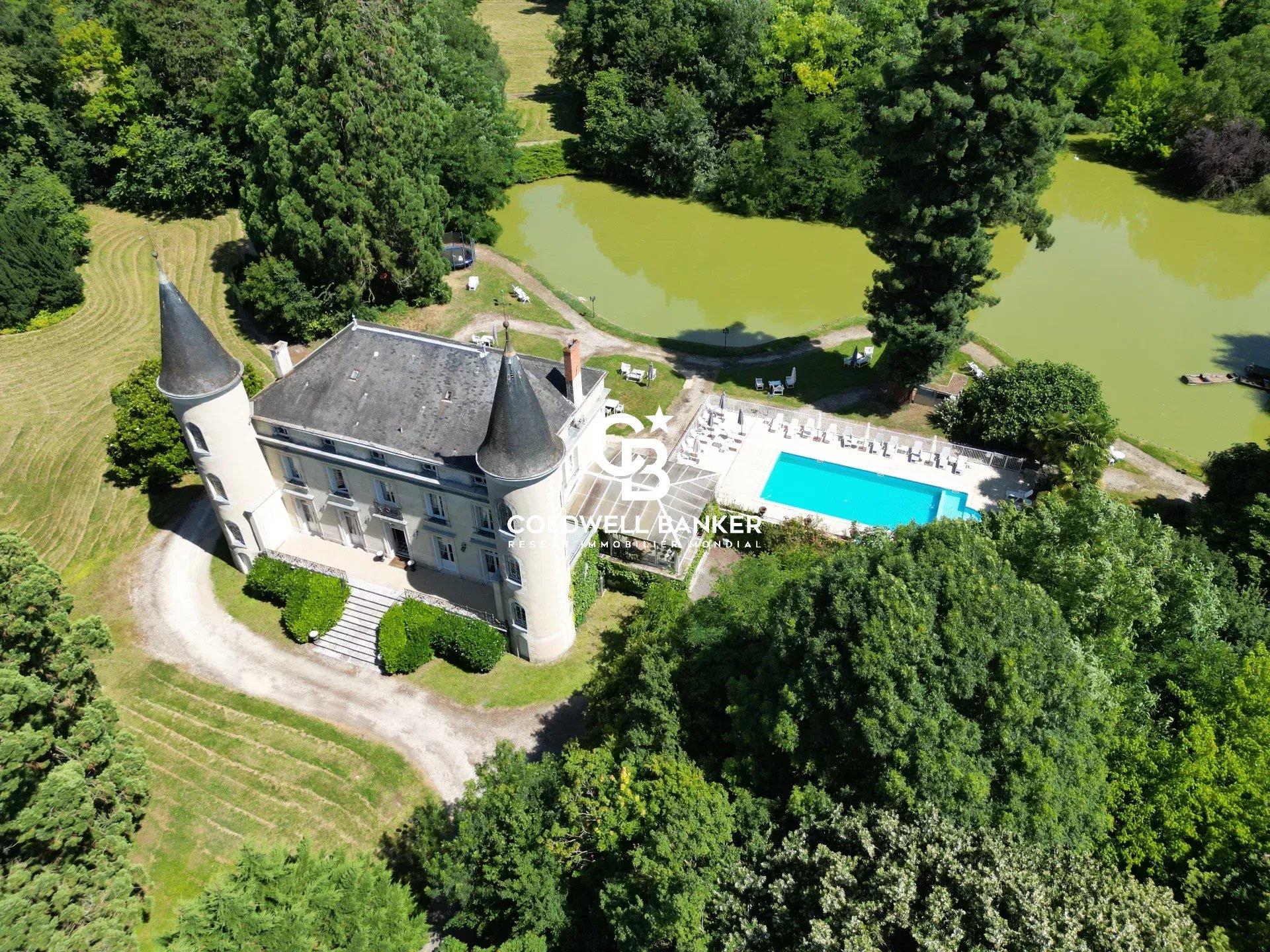 Maison à vendre, 1169m², Tournon-Saint-Pierre