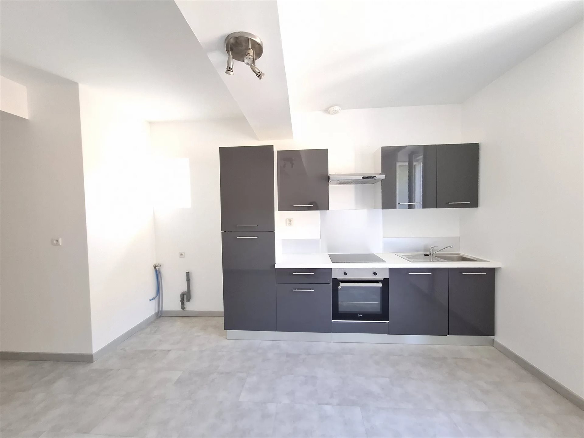 Appartement à louer, 73m², Légny