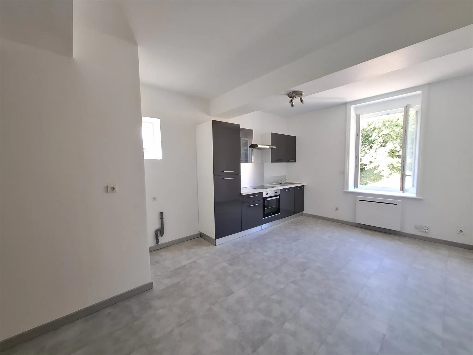 Appartement à louer, 73m², Légny