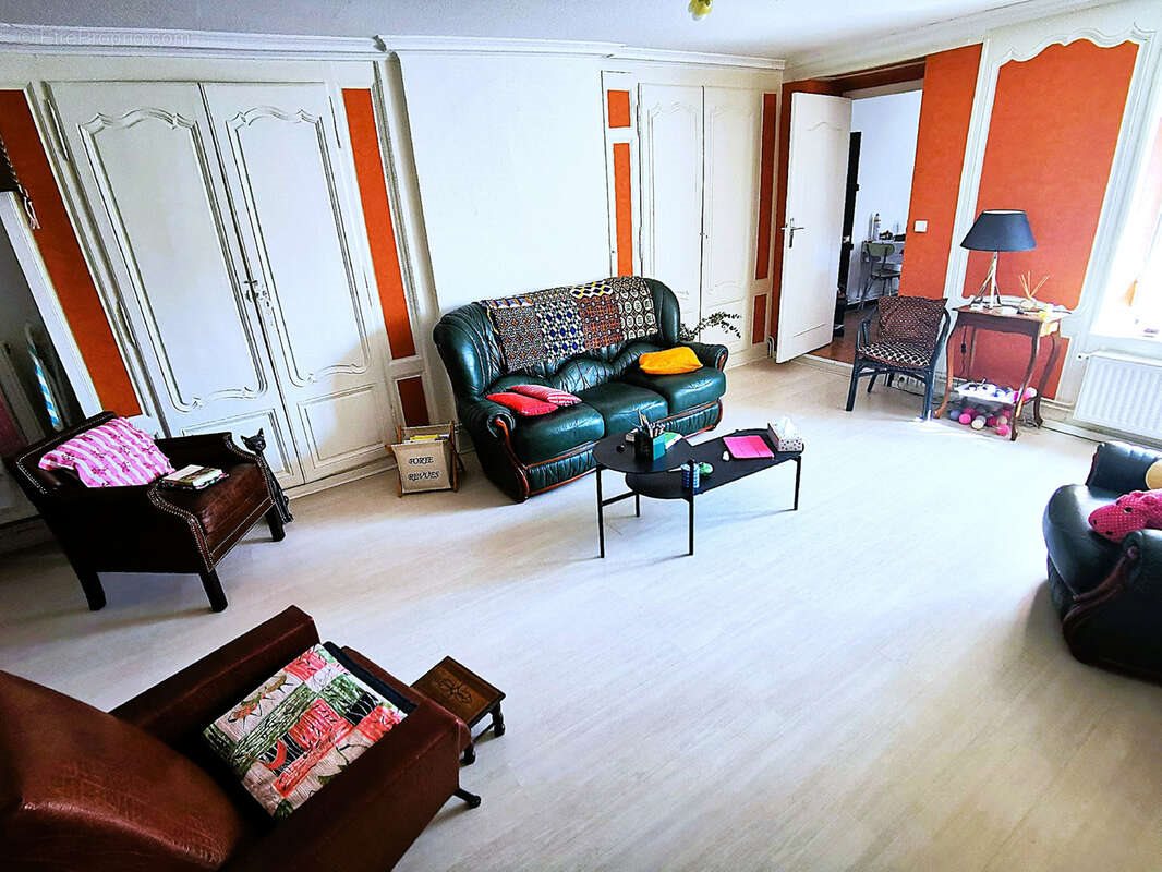 Appartement à vendre, 600m², Neuves-Maisons