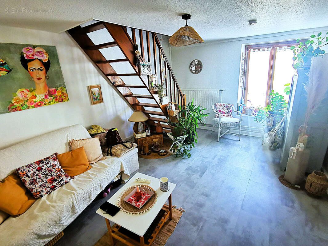 Appartement à vendre, 600m², Neuves-Maisons