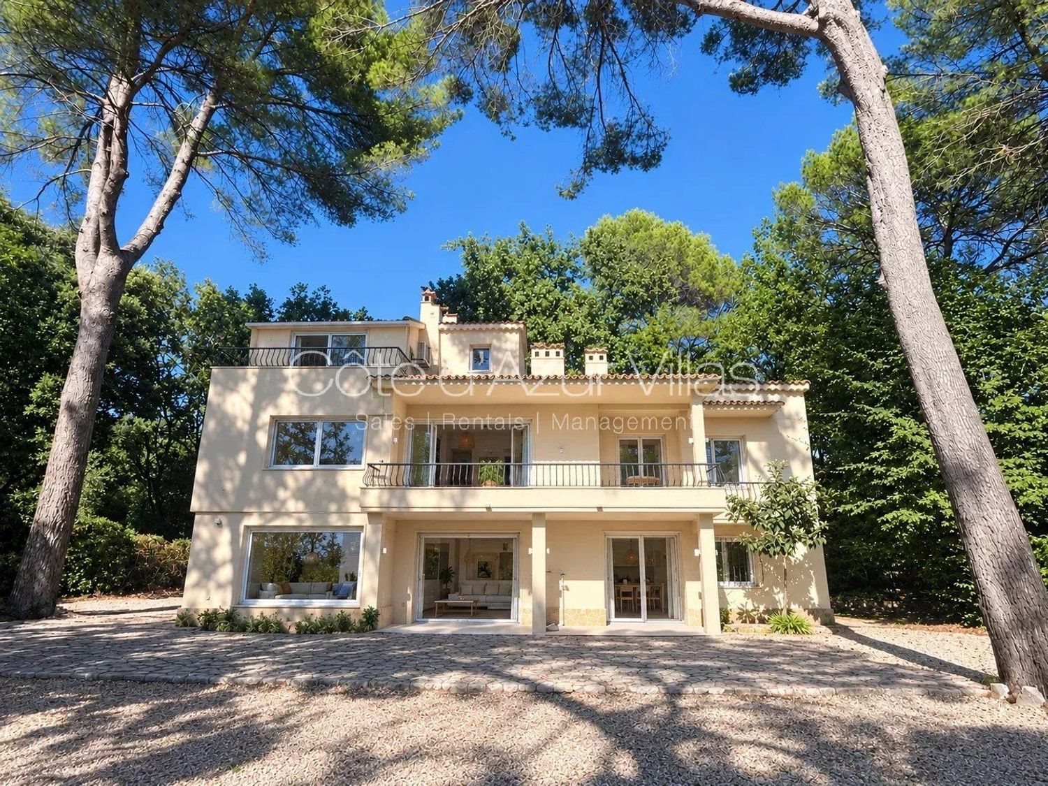 Maison à louer, 220m², Roquefort-les-Pins