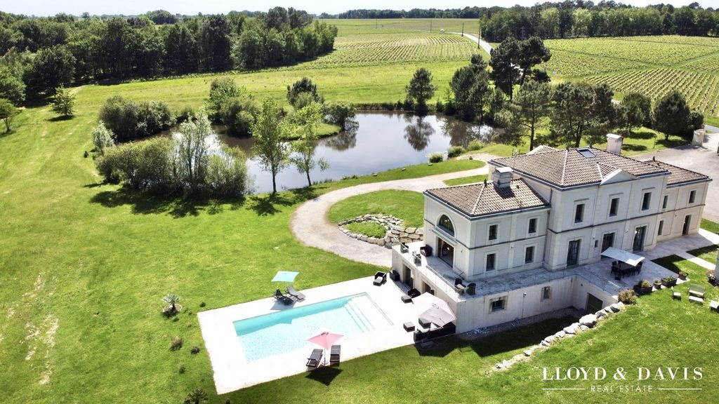Maison à vendre, 725m², Saint Aulaye-Puymangou