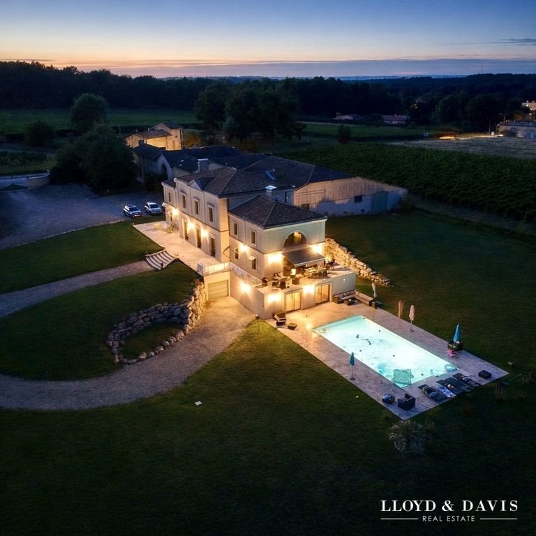 Maison à vendre, 725m², Saint Aulaye-Puymangou