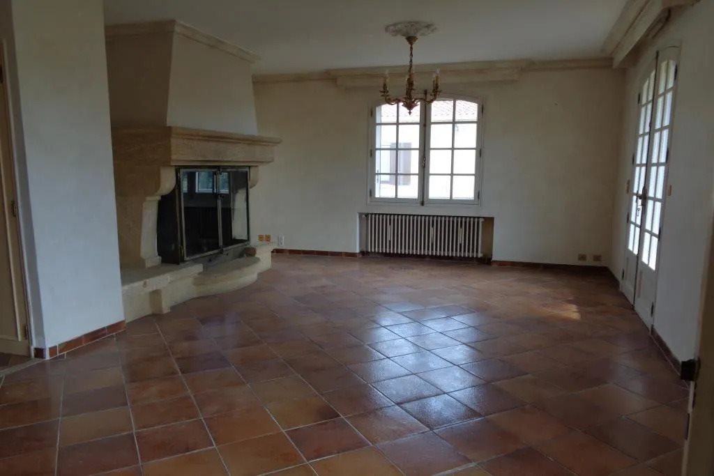 Maison à louer, 170m², Morières-lès-Avignon