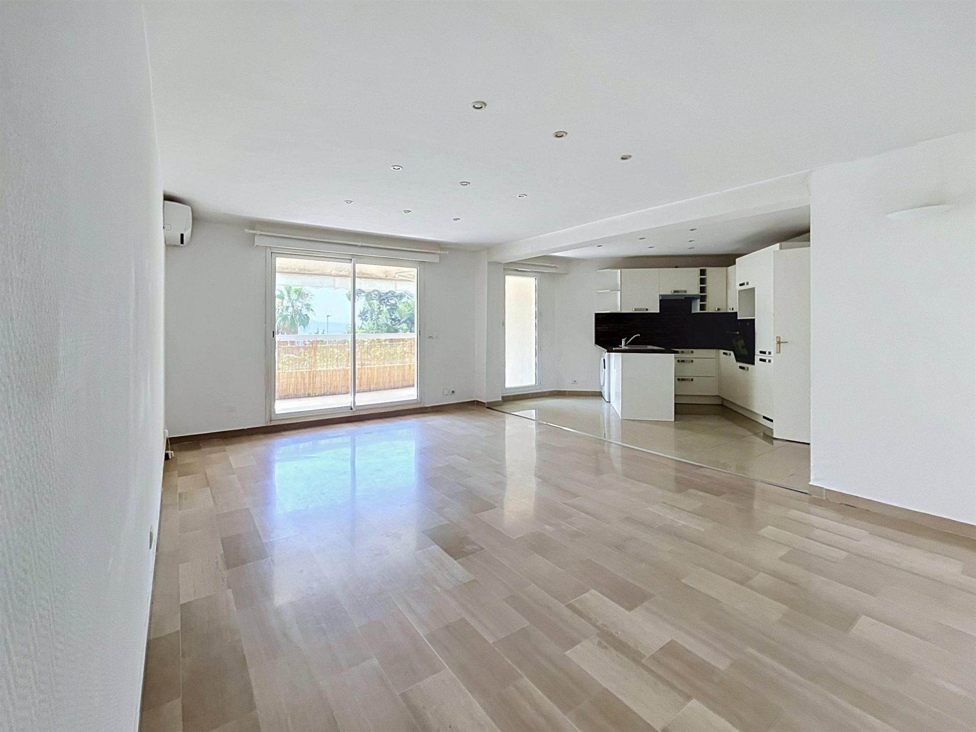 Appartement à louer, 81m², Mougins