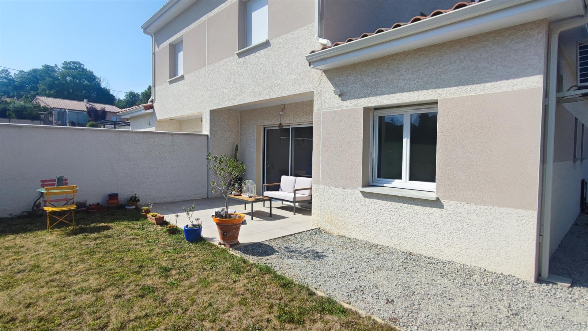 Maison à vendre, 71m², Alboussière