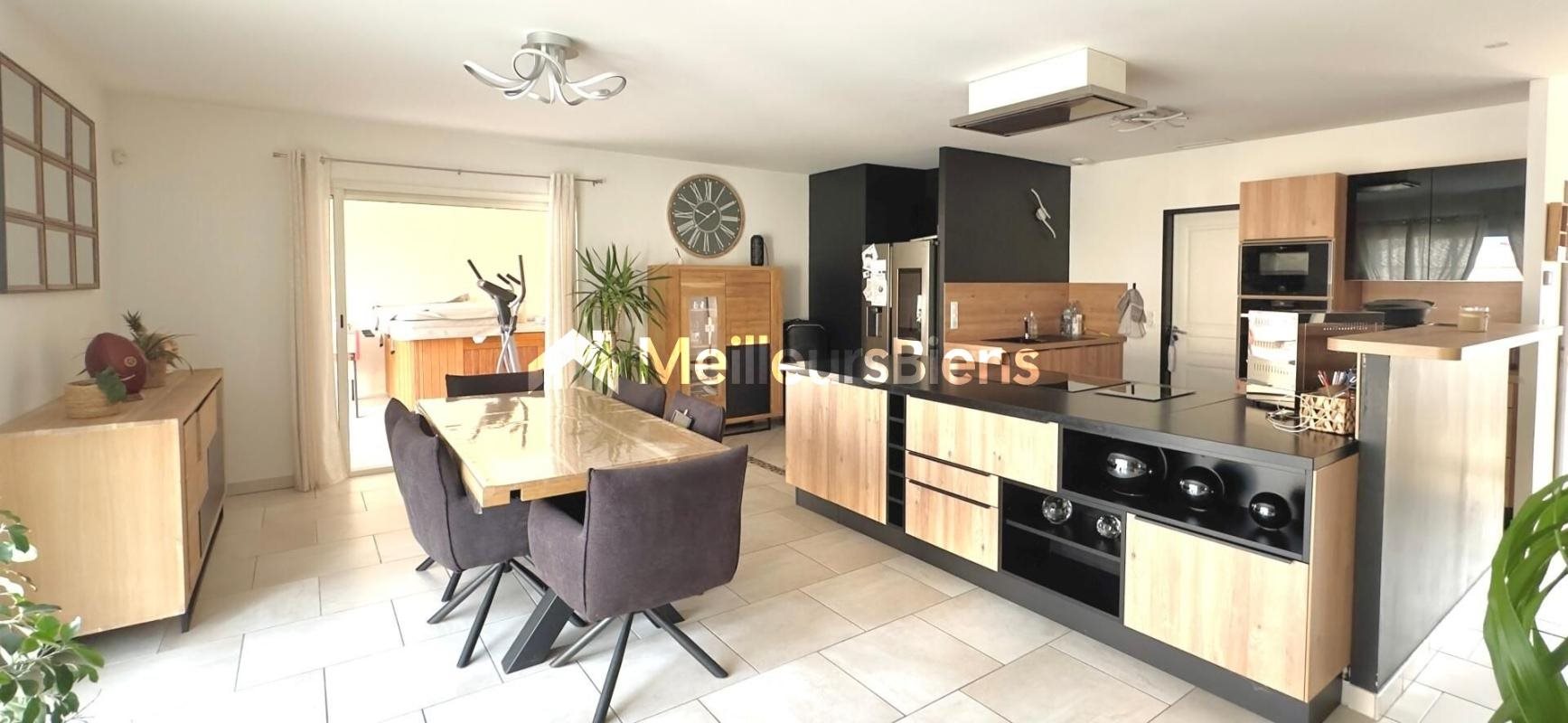 Maison à vendre, 169m², Saintes