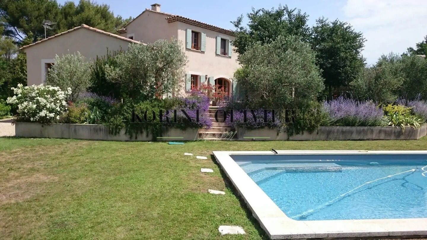 Maison à louer, 181m², Saint-Cannat