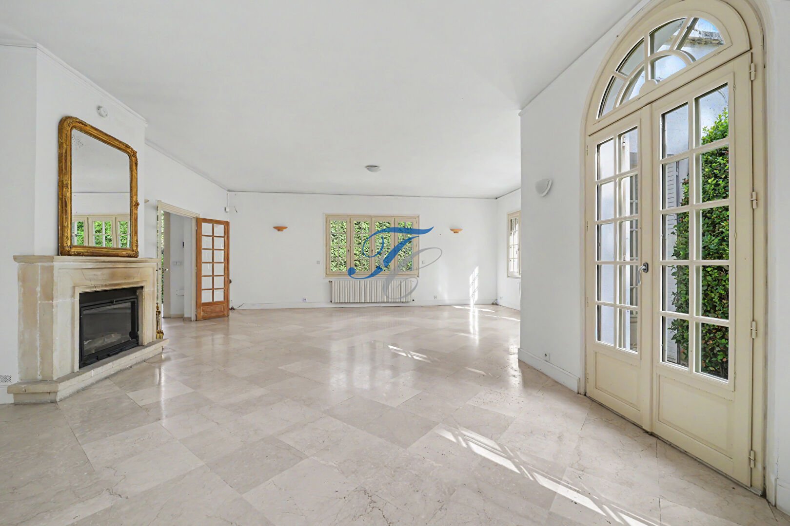 Maison à louer, 237m², Garches