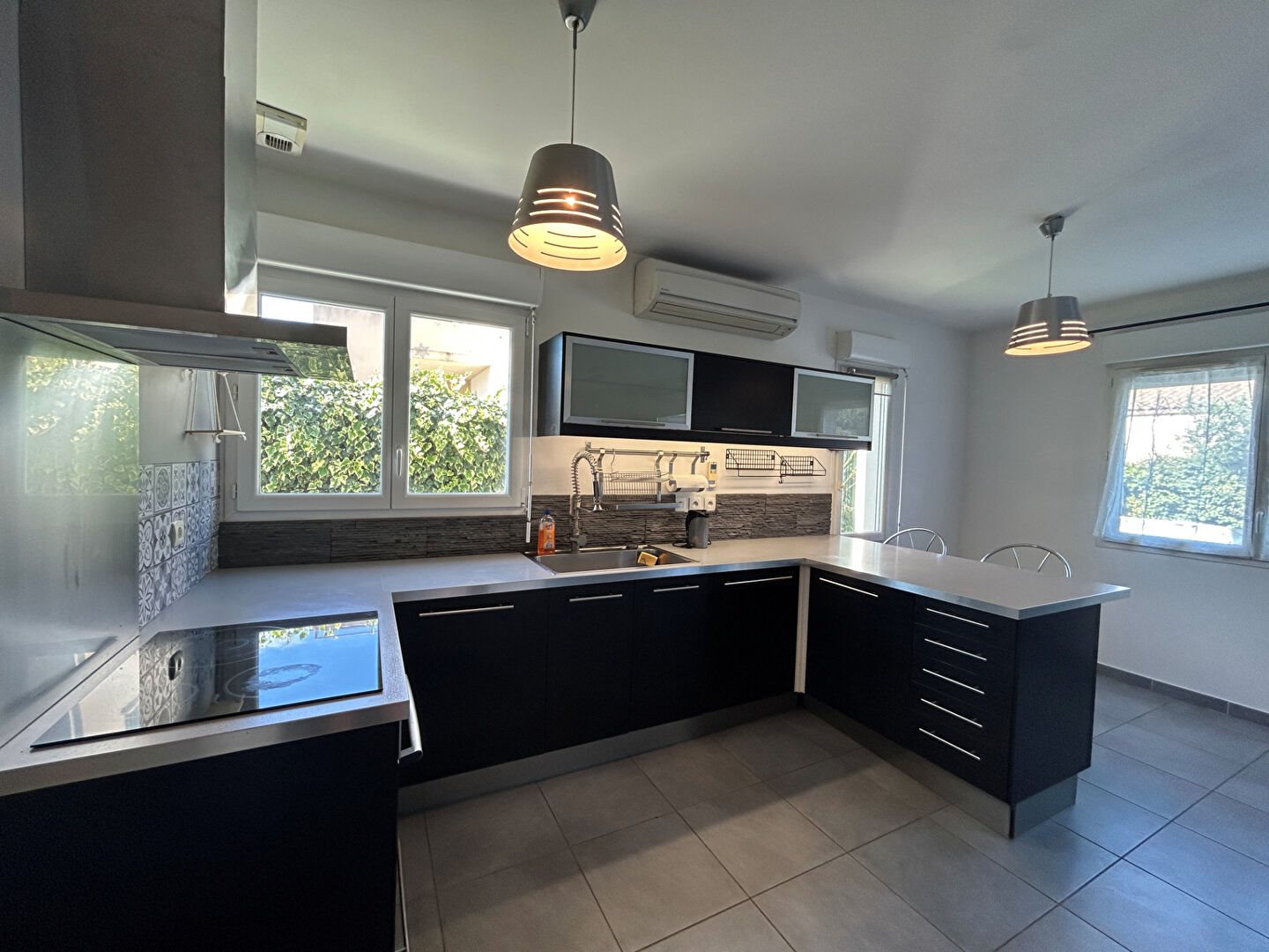 Maison à louer, 84m², Bezouce