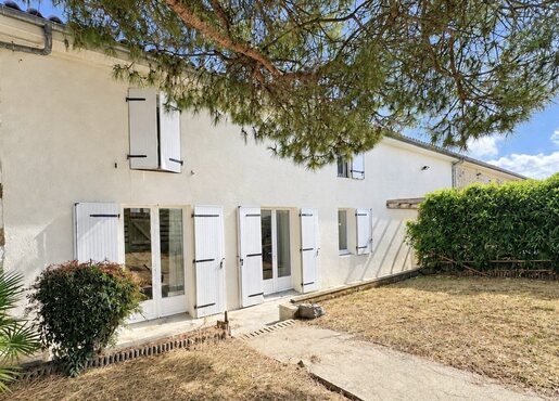 Maison 7 pièces 192 m² · à Moncoutant-sur-Sèvre · 192 m² · 230 000 €