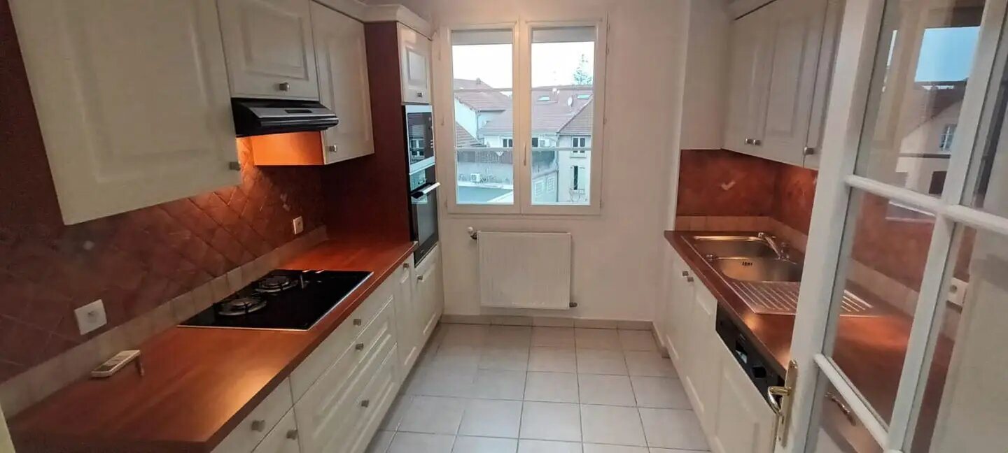 Appartement à louer, 85m², Pont-de-Chéruy
