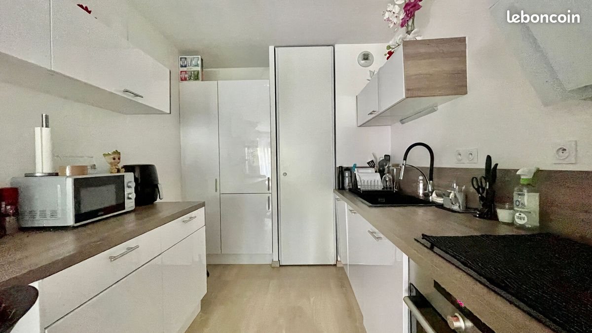 Appartement à louer, 46m², Simiane-Collongue