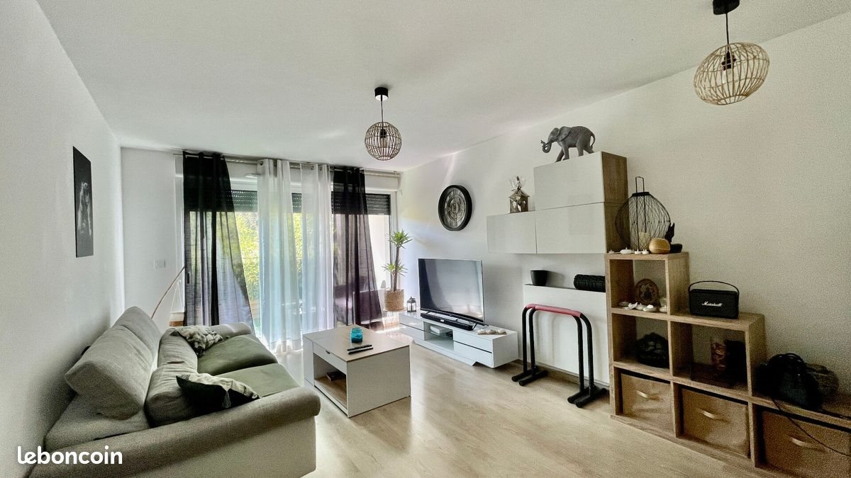 Appartement à louer, 46m², Simiane-Collongue