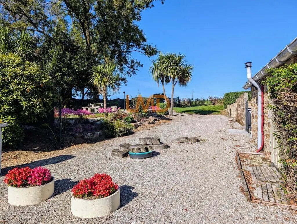 Maison à vendre, 708m², Saint-Coulitz