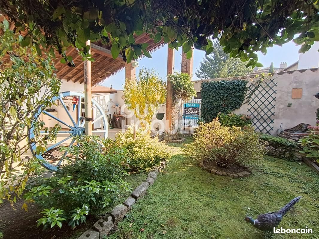 Maison à vendre, 222m², Leigneux