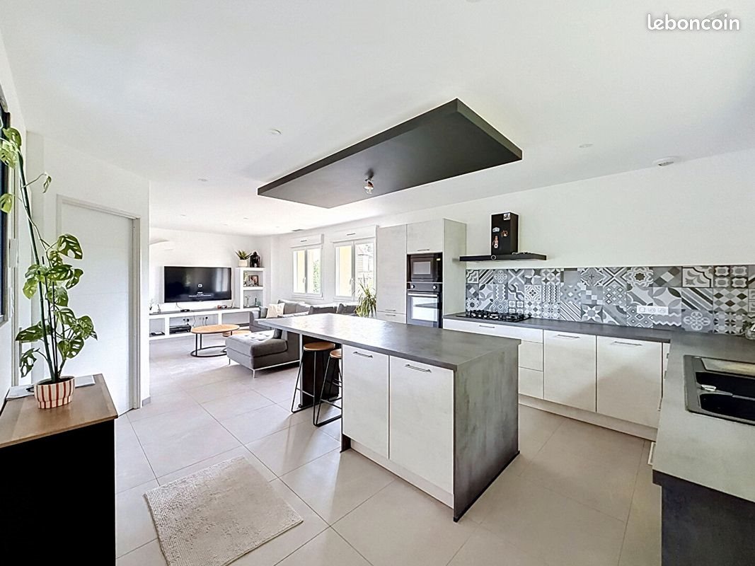 Maison à louer, 136m², Prissé