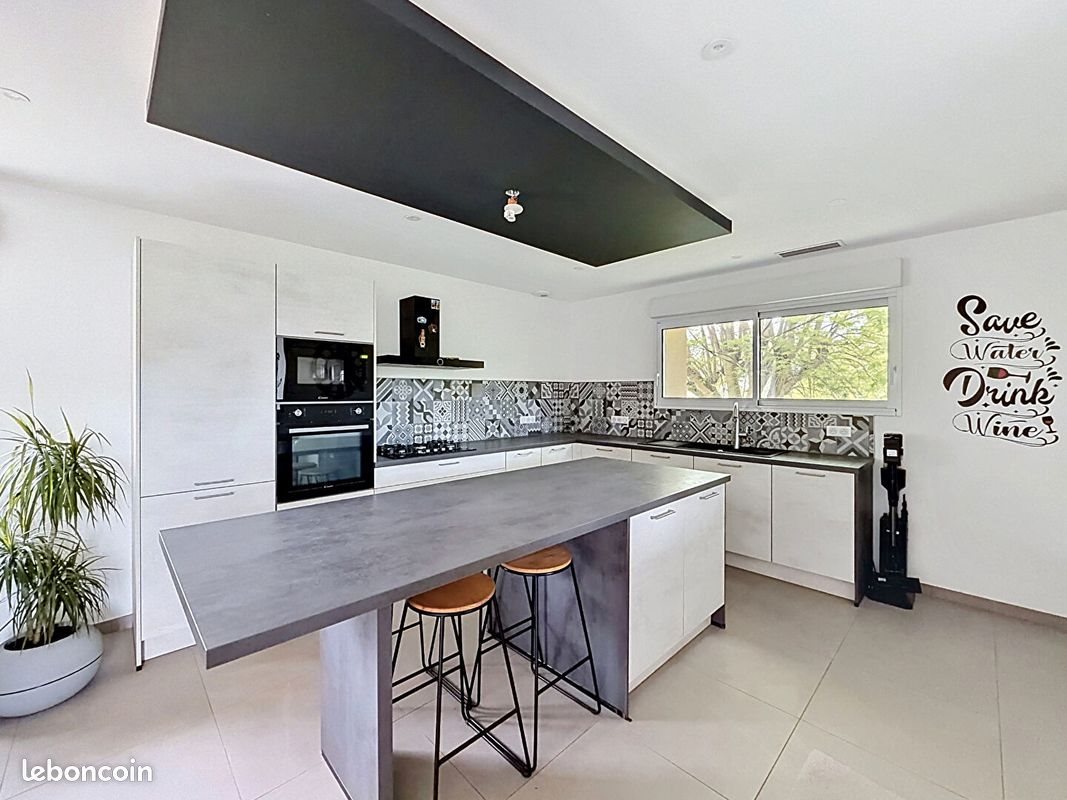 Maison à louer, 136m², Prissé