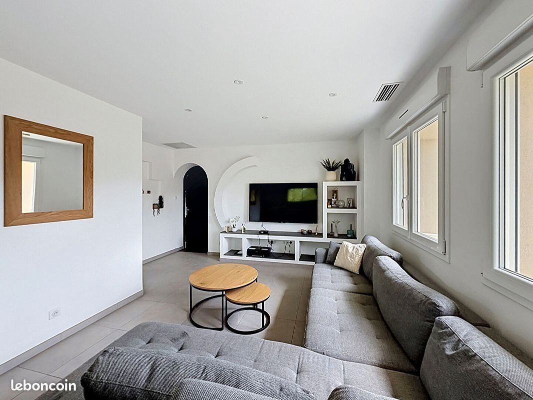 Maison à louer, 136m², Prissé