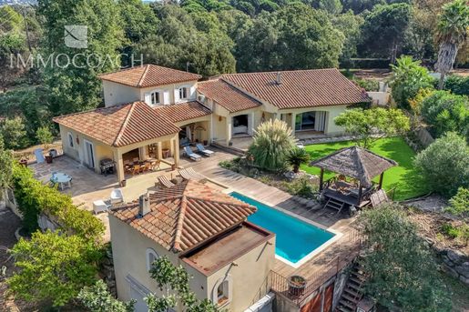 Maison 8 pièces 323 m² · à Bormes-les-Mimosas · 323 m² · 1 650 000 €